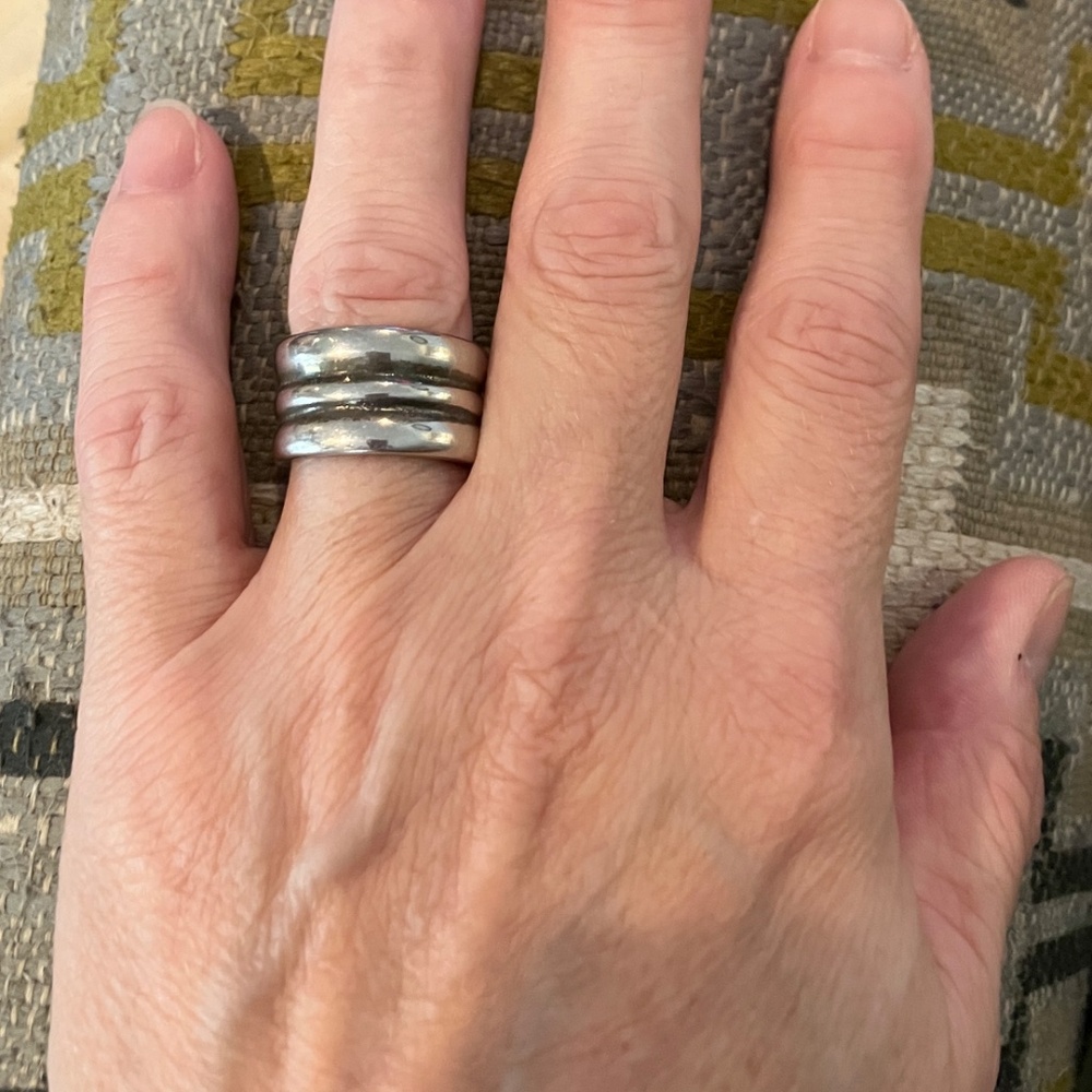 Solid Round Ribbed Infinity Ring - Picture 3 of 3